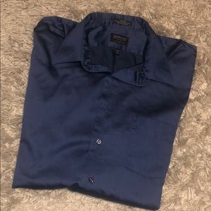 Men’s Arrow Sateen Button Down Deep Blue EUC